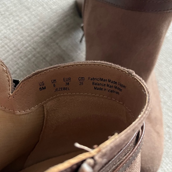 Size 8. Tan/brown booties with zipper - Picture 3 of 4